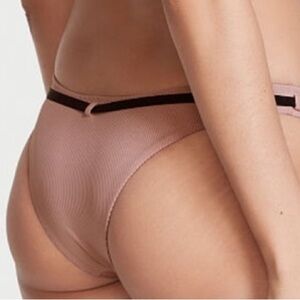 Victoria’s secret ribbed bikini bottom with black belt